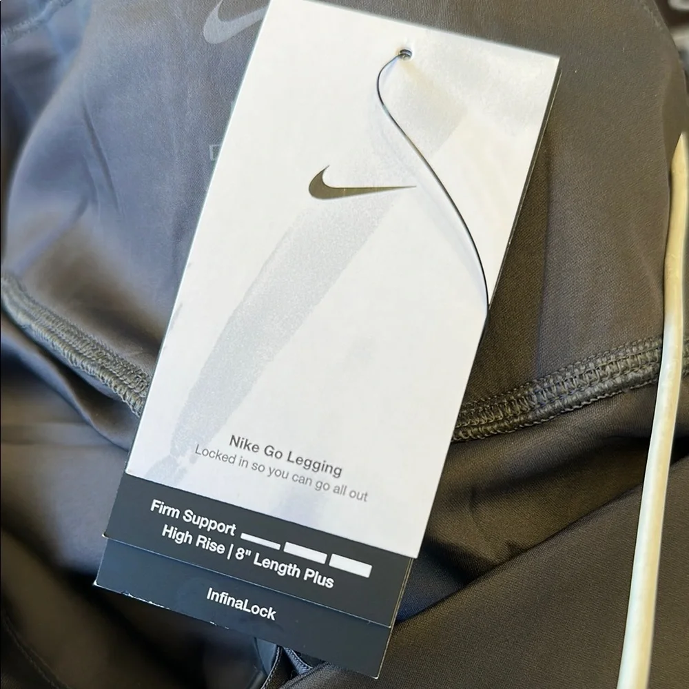 Nike Go Firm Support 8” High Rise InfinaLock Running Bike Pockets  Shorts NEW - Picture 4 of 4